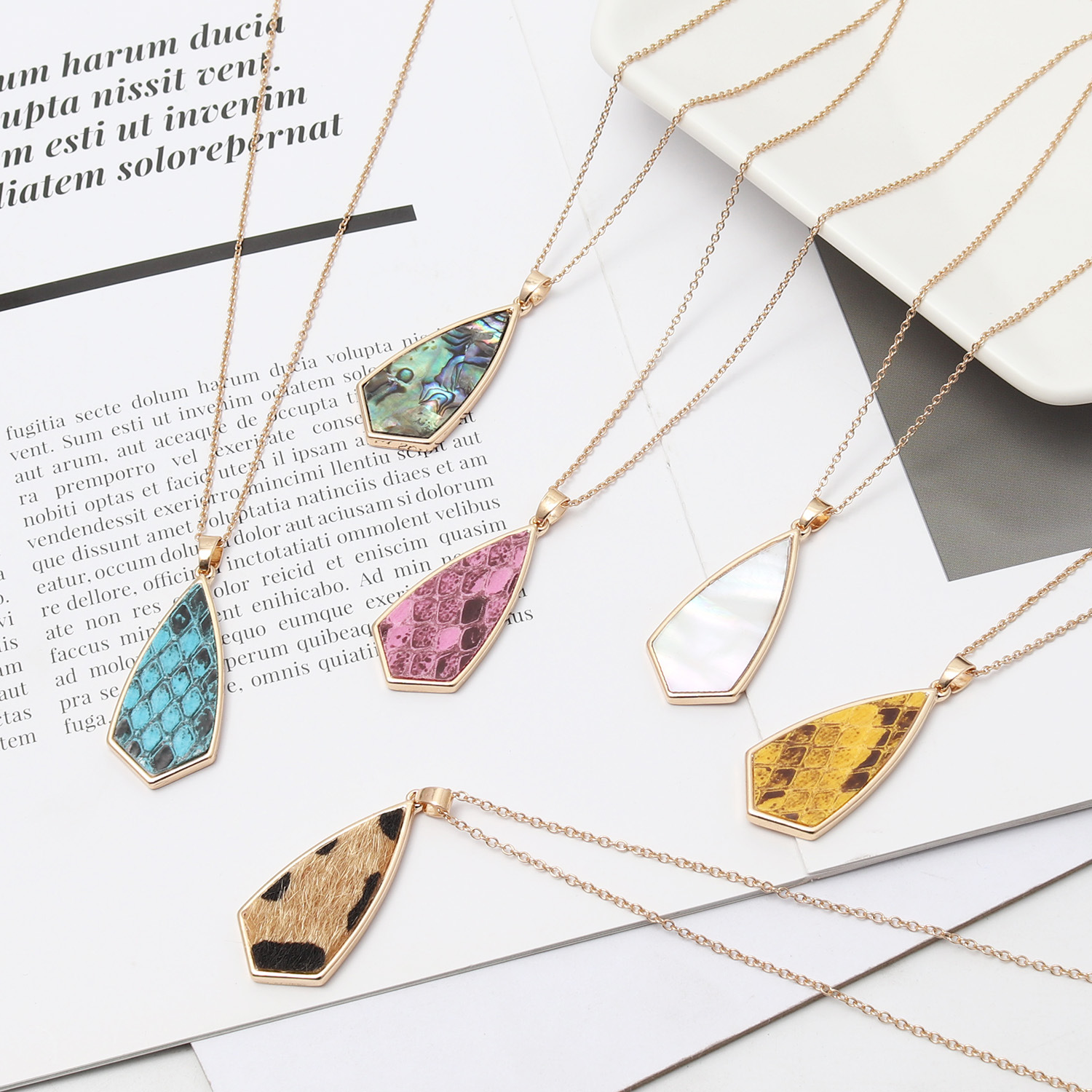 Acrylic Abalone Shell Leopard  - Body Jewelry Brands のレビューと価格