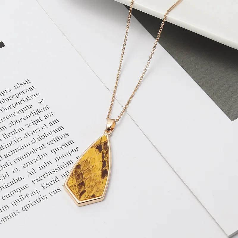 Acrylic Abalone Shell Leopard  - Body Jewelry Brands のレビューと価格